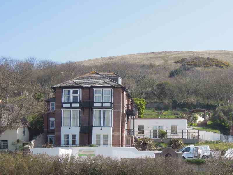 {short description of image}