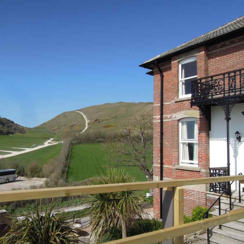 {short description of image}