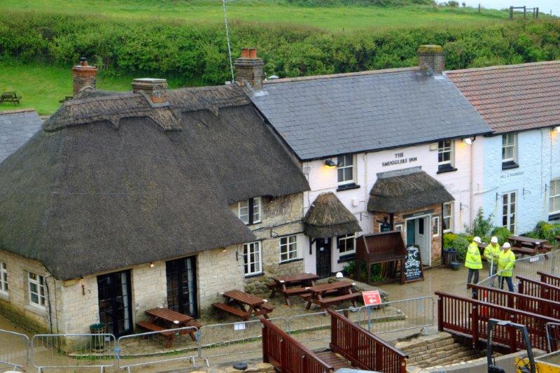 {short description of image}