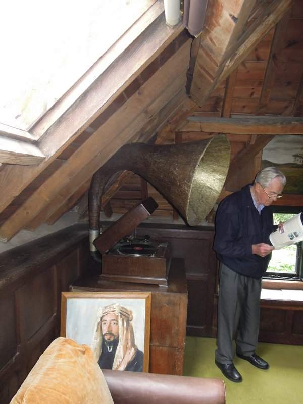 {short description of image}