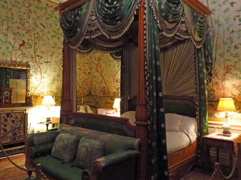 {short description of image}