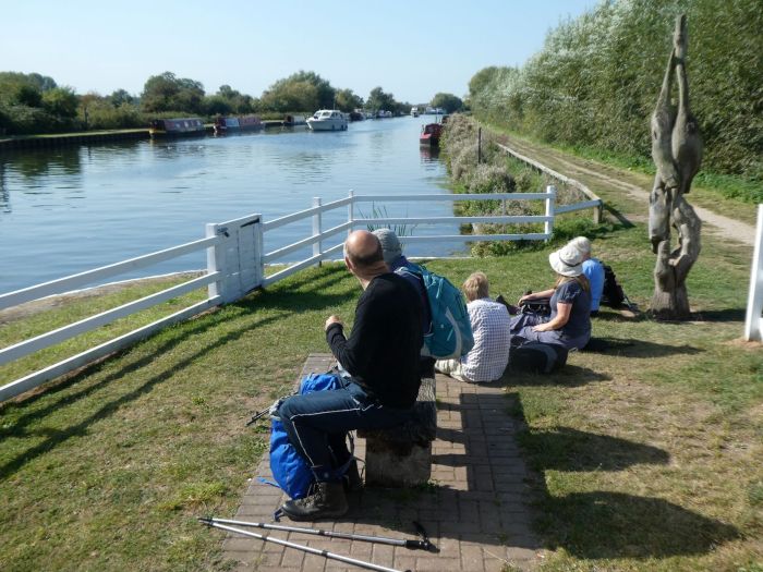 Coffee stop watching the boats at  Patch Bridge.